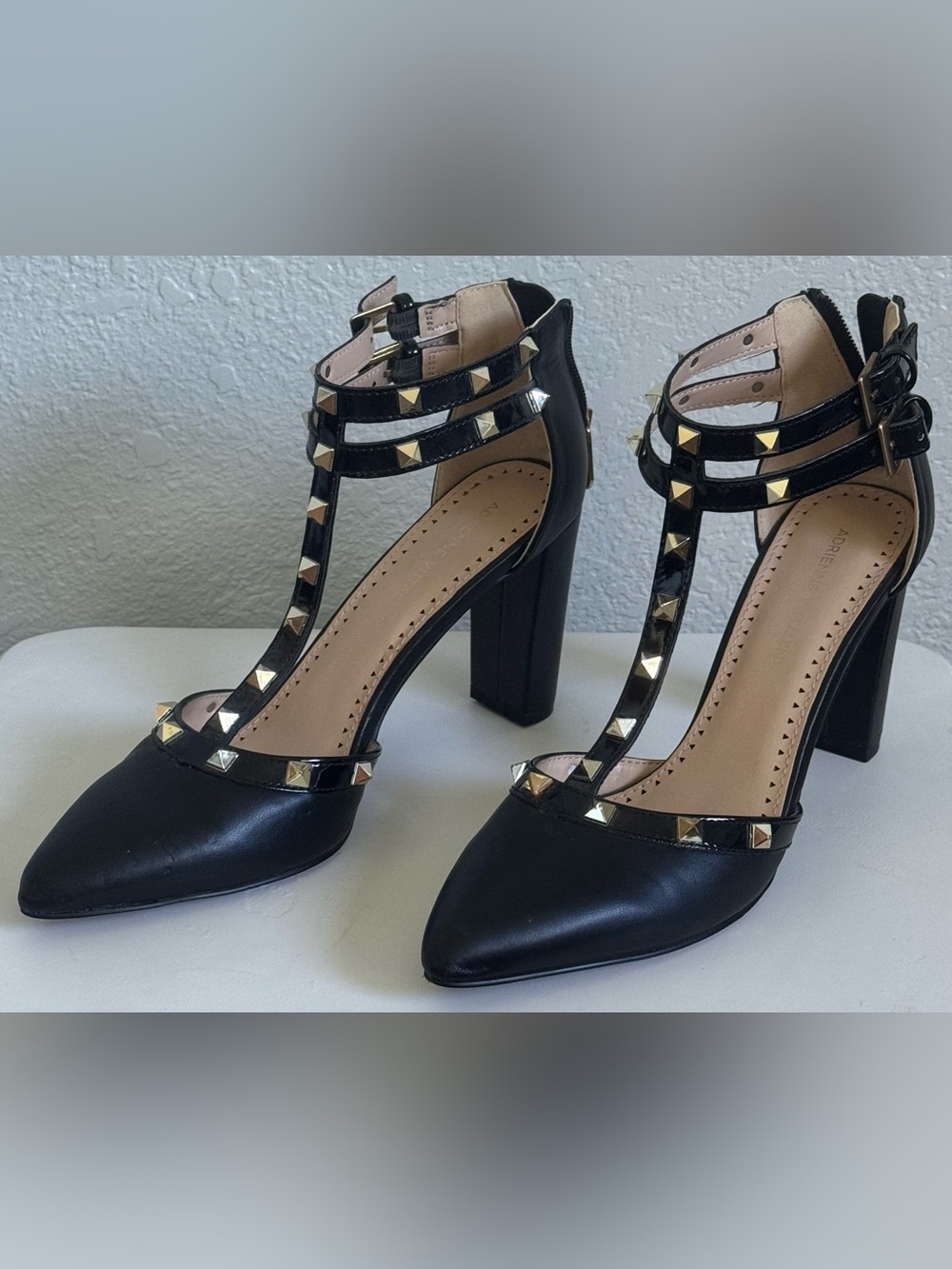 Adrienne Vittadini Noce Studded T-Strap Block Heels Size